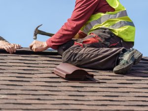 Emergency roofing crew providing top-notch services in Grand Saline.
